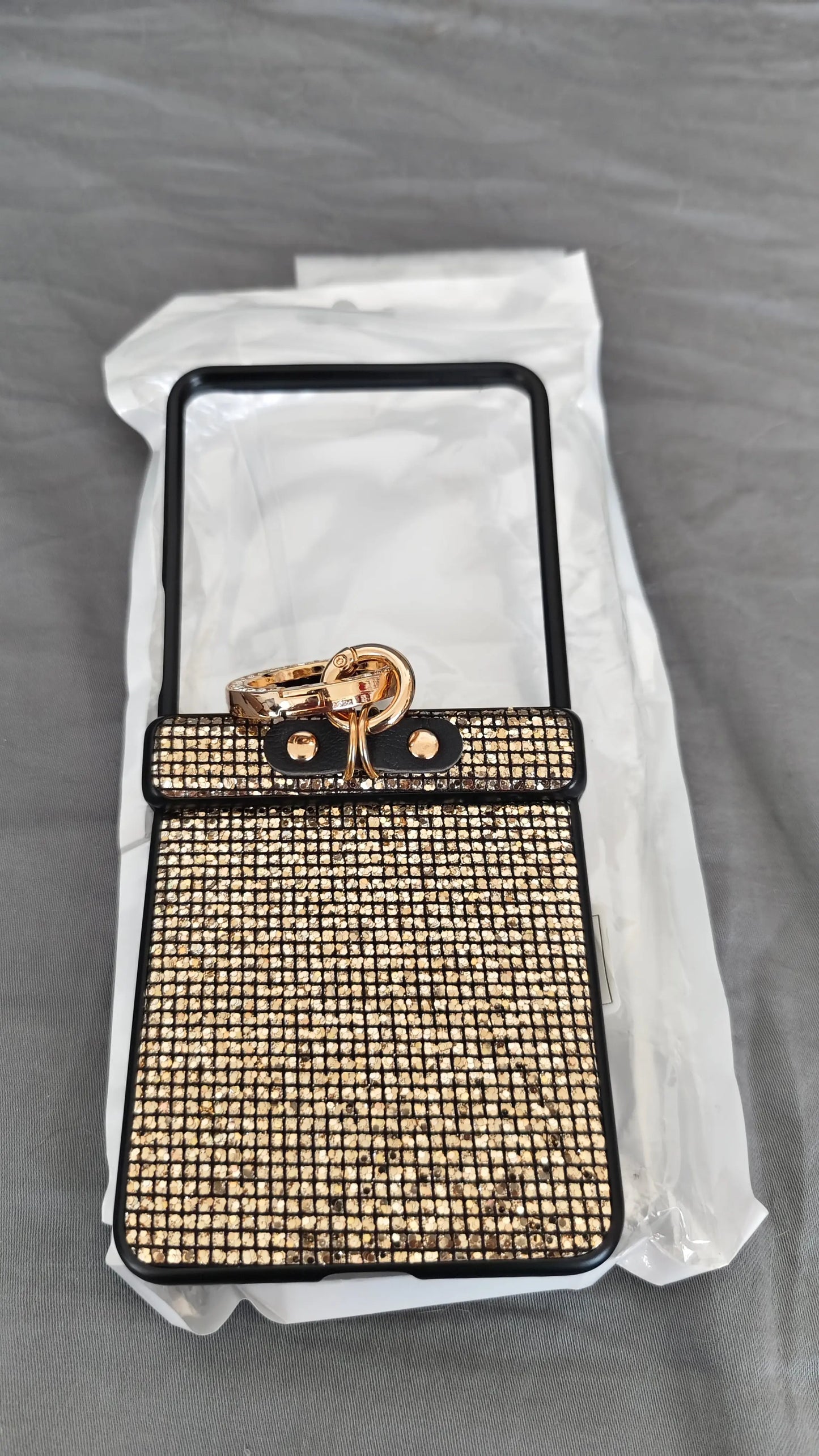Coque téléphone Coque Luxe Strass & Anneau Doré – Samsung Galaxy Z Flip 7 TEKIN.STORE votre plateforme généraliste