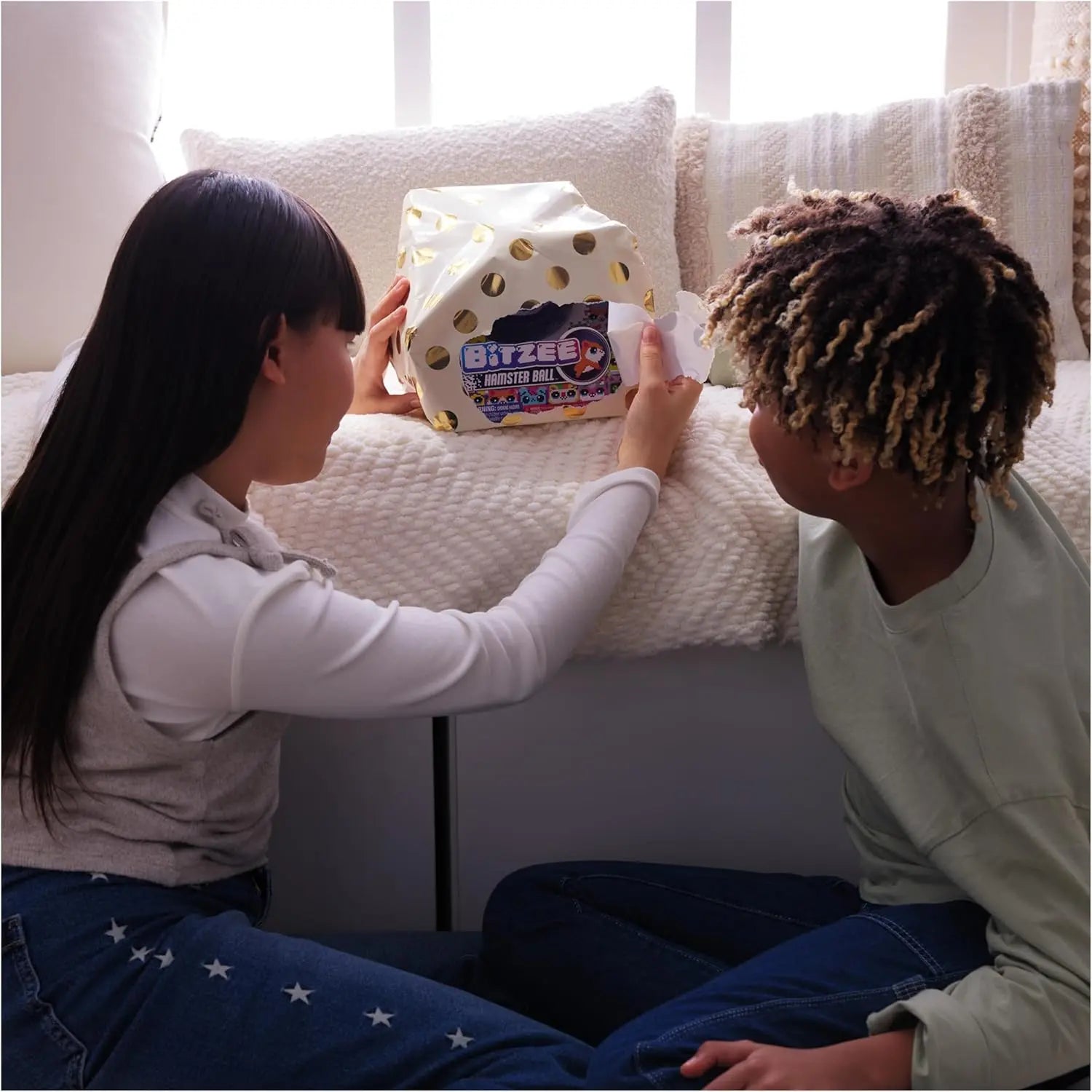 Jouets et jeux Bitzee Boule Hamster - Mon Animal Interactif - Animal Digital Qui Réagit Au Toucher Et Aux Mouvements - Ecran Tactile avec 20 Animaux Interactifs - Sons Réactions Jeux - Jeu pour Enfant 5 et + Bitzee