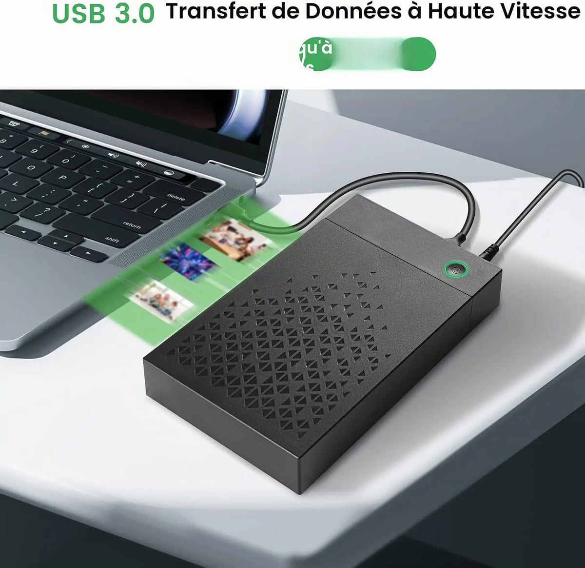 Boîtier de disque dur noir USB 3.0 connecté à un ordinateur portable.