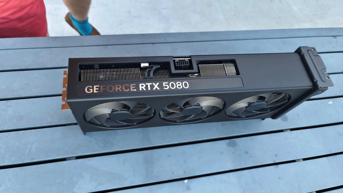 Carte graphique OMEN GeForce RTX 5080 reconditionnée, vue latérale
