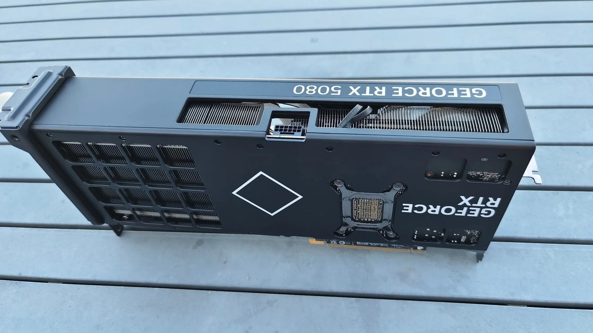 Carte graphique OMEN GeForce RTX 5080 avec refroidissement à trois ventilateurs