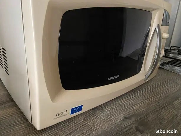 Four à micro-ondes Samsung M192DN occasion