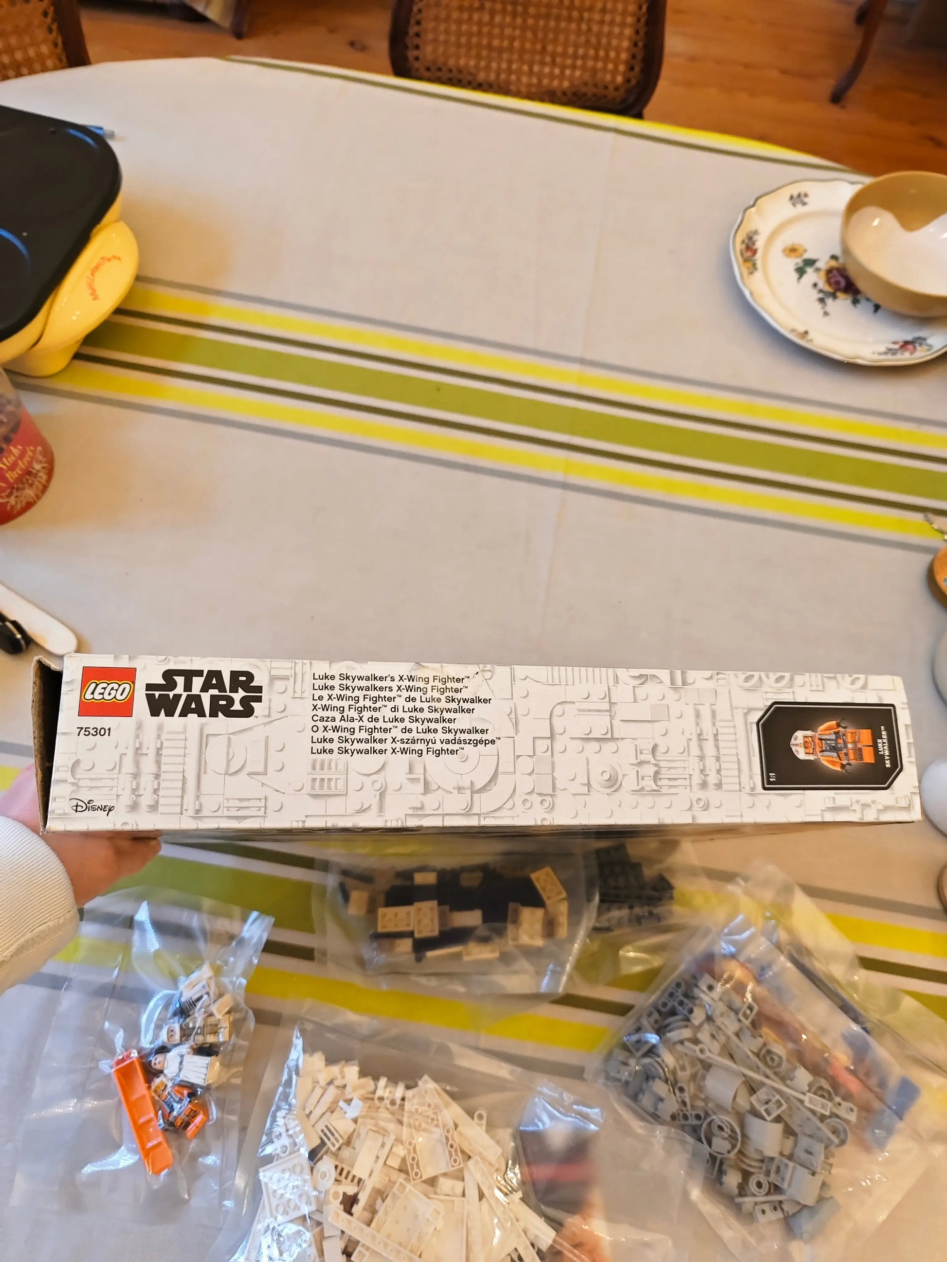 lego LEGO 75301 Star Wars Le X-Wing Fighter de Luke Skywalker, Jouet Vaisseau Spatial, Figurines, Princesse Leia, Droïde R2-D2, lego 75301 LEGO