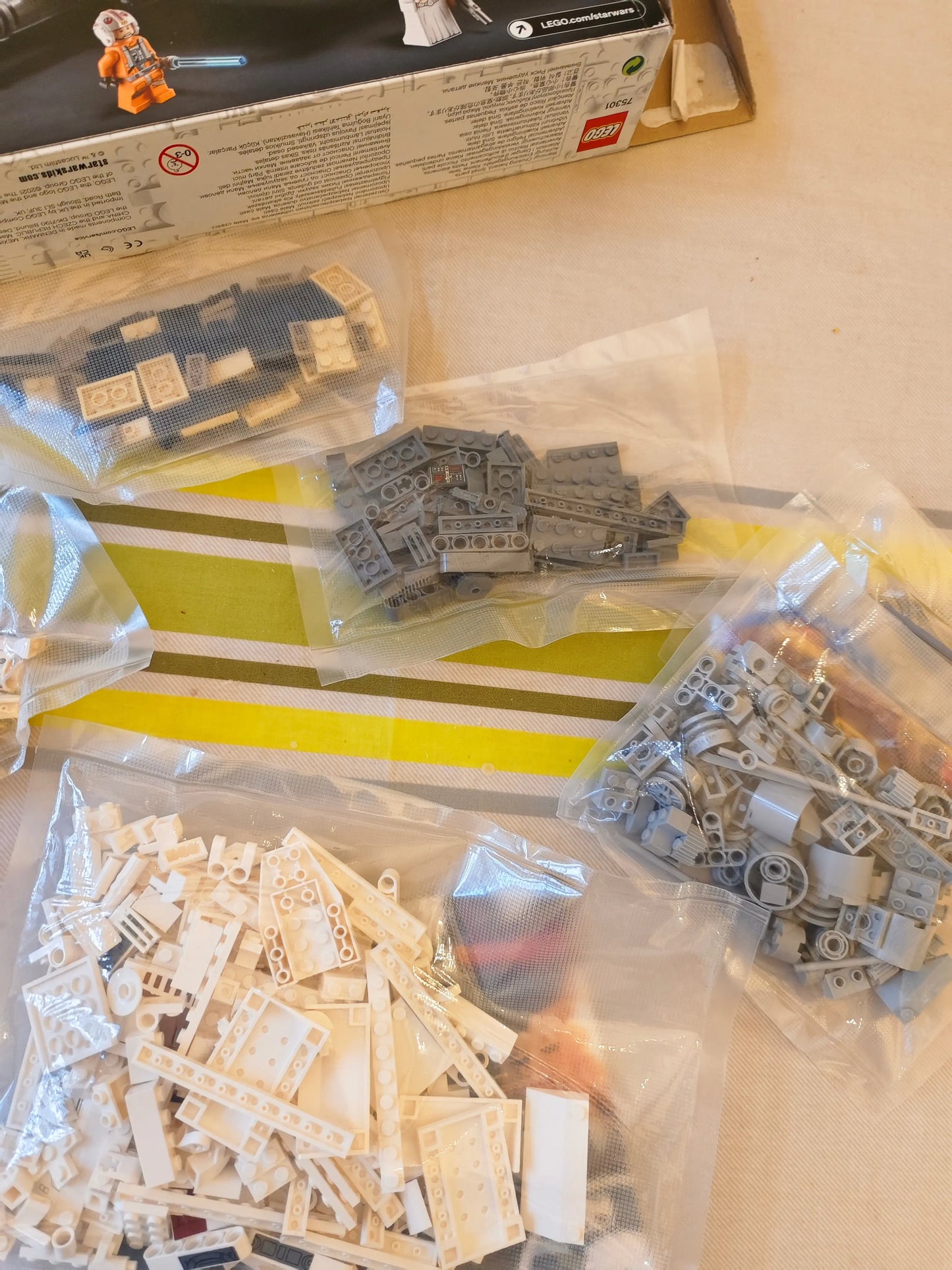 lego LEGO 75301 Star Wars Le X-Wing Fighter de Luke Skywalker, Jouet Vaisseau Spatial, Figurines, Princesse Leia, Droïde R2-D2, lego 75301 LEGO
