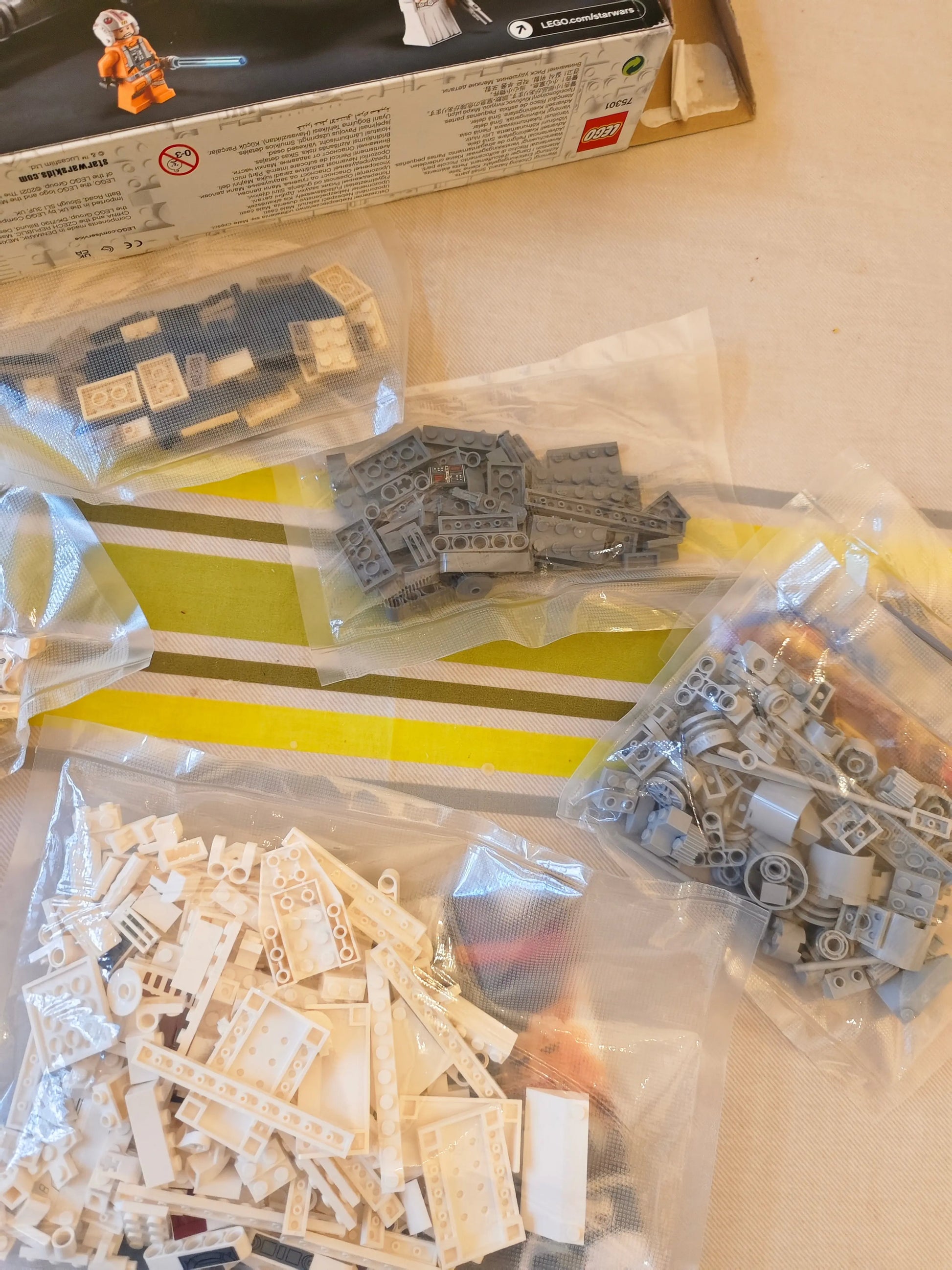lego LEGO 75301 Star Wars Le X-Wing Fighter de Luke Skywalker, Jouet Vaisseau Spatial, Figurines, Princesse Leia, Droïde R2-D2, lego 75301 LEGO