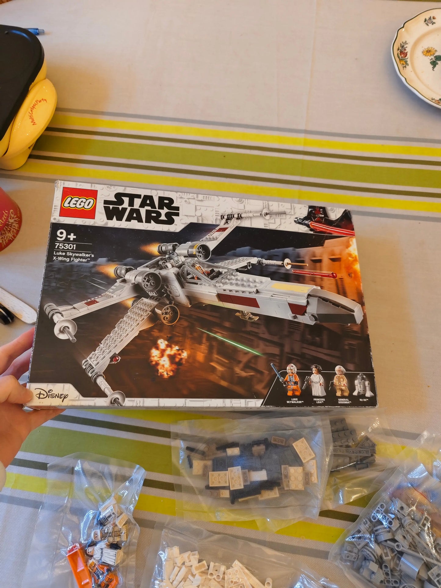 lego LEGO 75301 Star Wars Le X-Wing Fighter de Luke Skywalker, Jouet Vaisseau Spatial, Figurines, Princesse Leia, Droïde R2-D2, lego 75301 LEGO