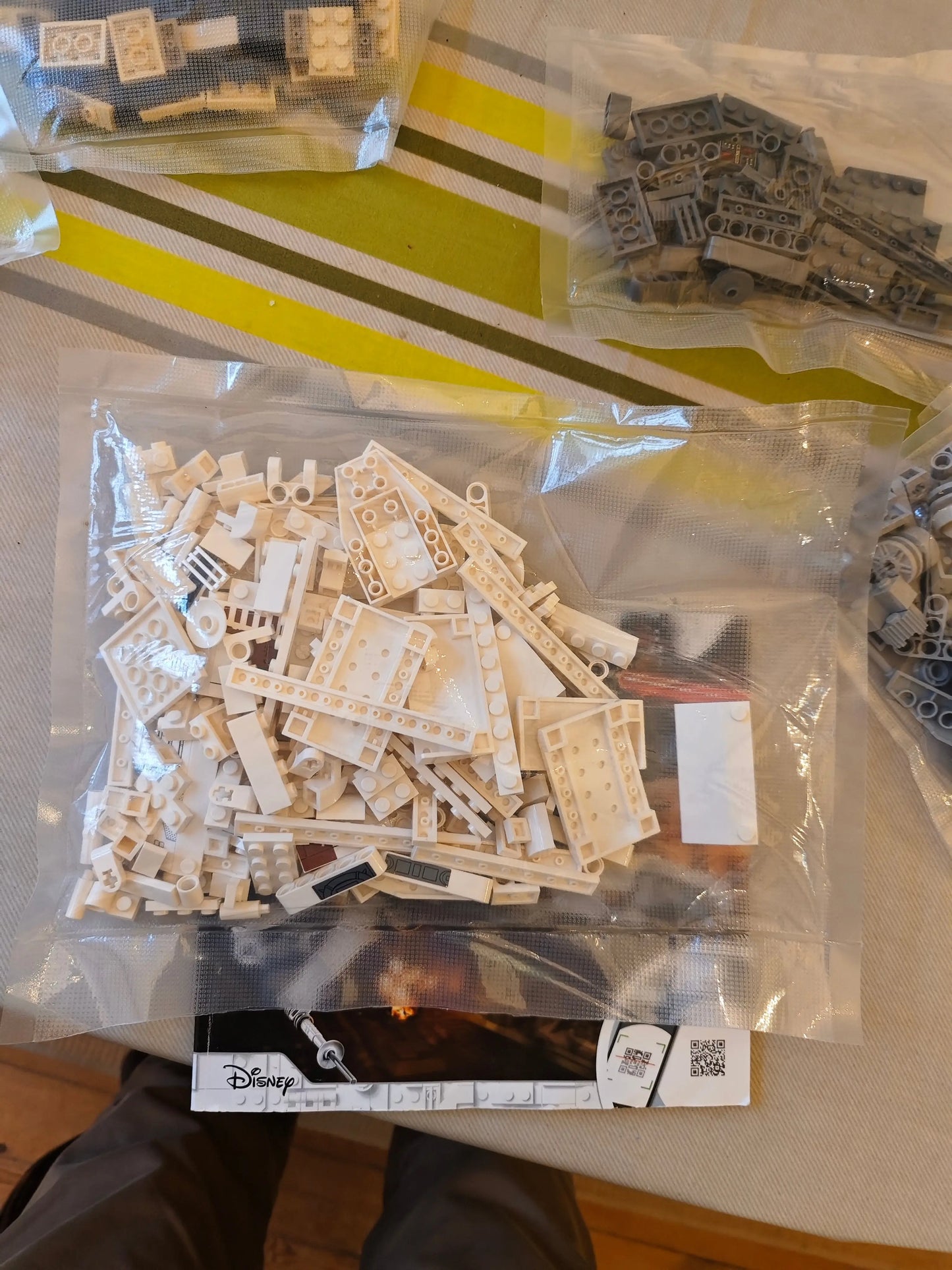 lego LEGO 75301 Star Wars Le X-Wing Fighter de Luke Skywalker, Jouet Vaisseau Spatial, Figurines, Princesse Leia, Droïde R2-D2, lego 75301 LEGO
