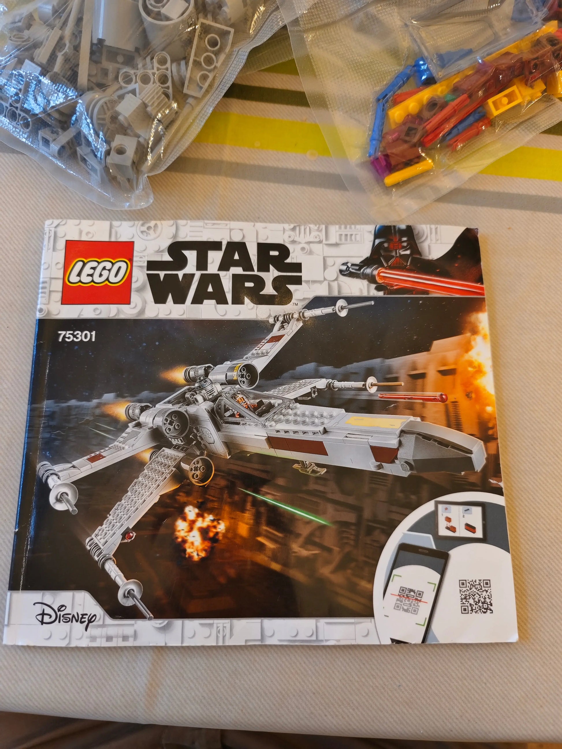 lego LEGO 75301 Star Wars Le X-Wing Fighter de Luke Skywalker, Jouet Vaisseau Spatial, Figurines, Princesse Leia, Droïde R2-D2, lego 75301 LEGO