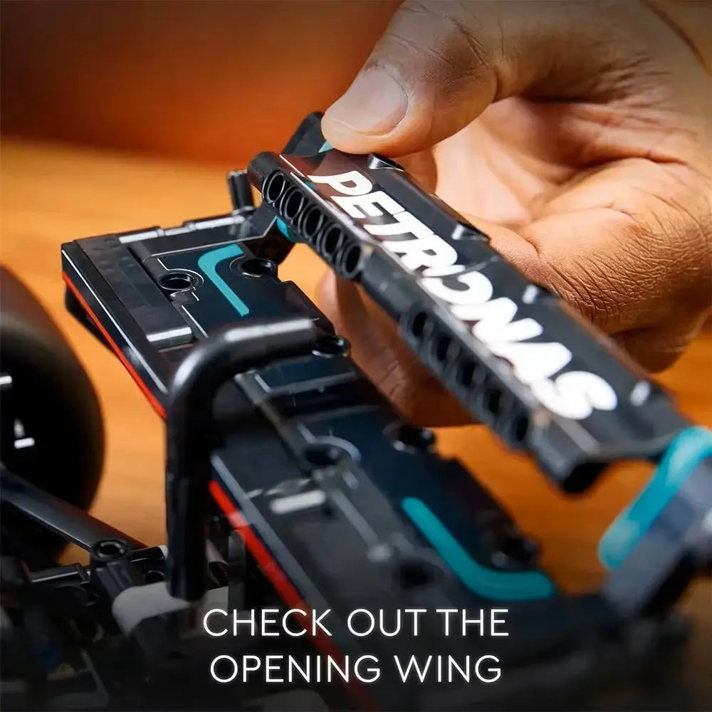 Mercedes-AMG F1 W14 E Performance TECIN HOLDING