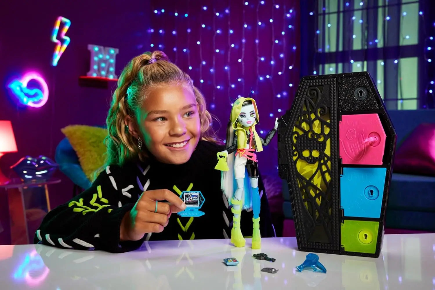 poupée Monster High Coffret Monstrueux Secrets Frankie Stein Série Frayeurs Néon Couleurs Électriques avec 1 Poupée 194735139415 TECIN HOLDING