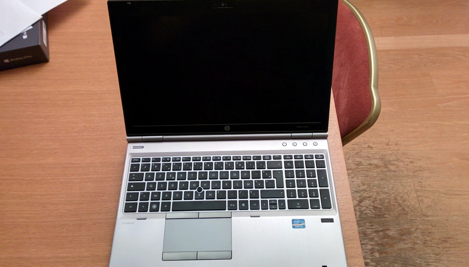 ORDINATEUR PORTABLE HP ELITEBOOK 8560P avec adobe master collection cs5.5 Hewlett-Packard