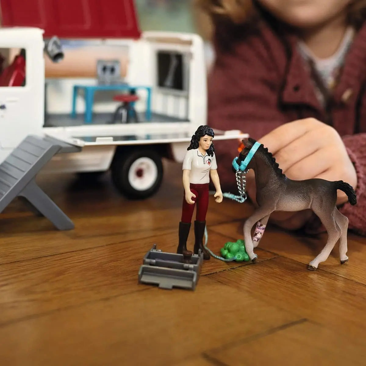 jouet pour enfant Schleich Vétérinaire mobile avec poulain Hanovrien Spin Master