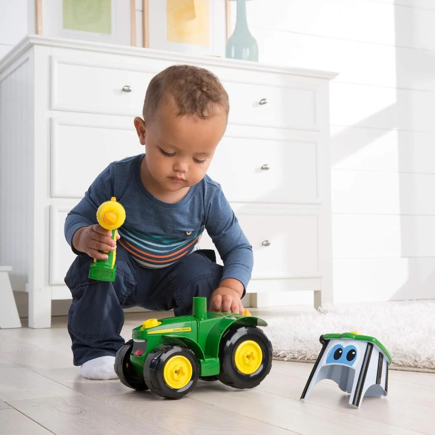 jouet pour enfant Tomy tracteur Je construis mon Johnny Petite Amélie