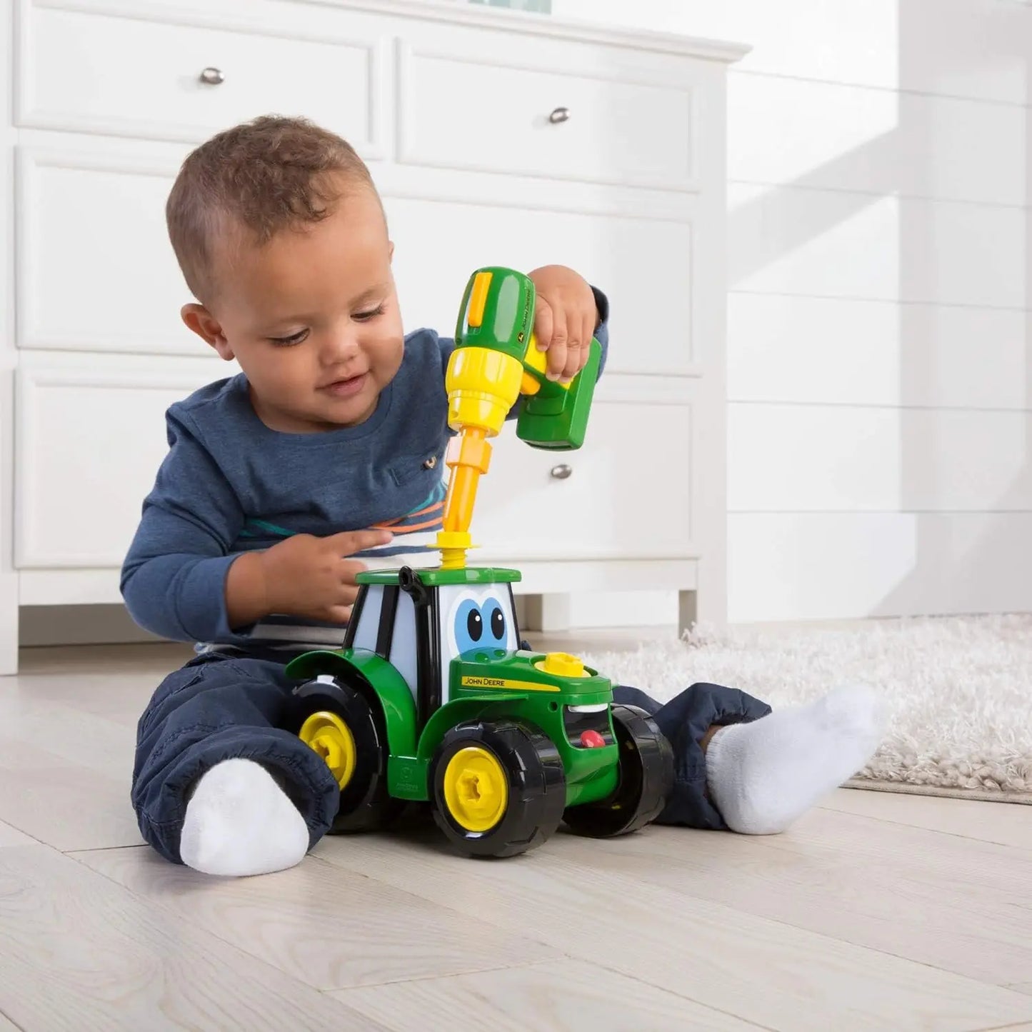 jouet pour enfant Tomy tracteur Je construis mon Johnny Petite Amélie